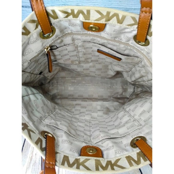 Michael Kors Signature Jet Set Tote